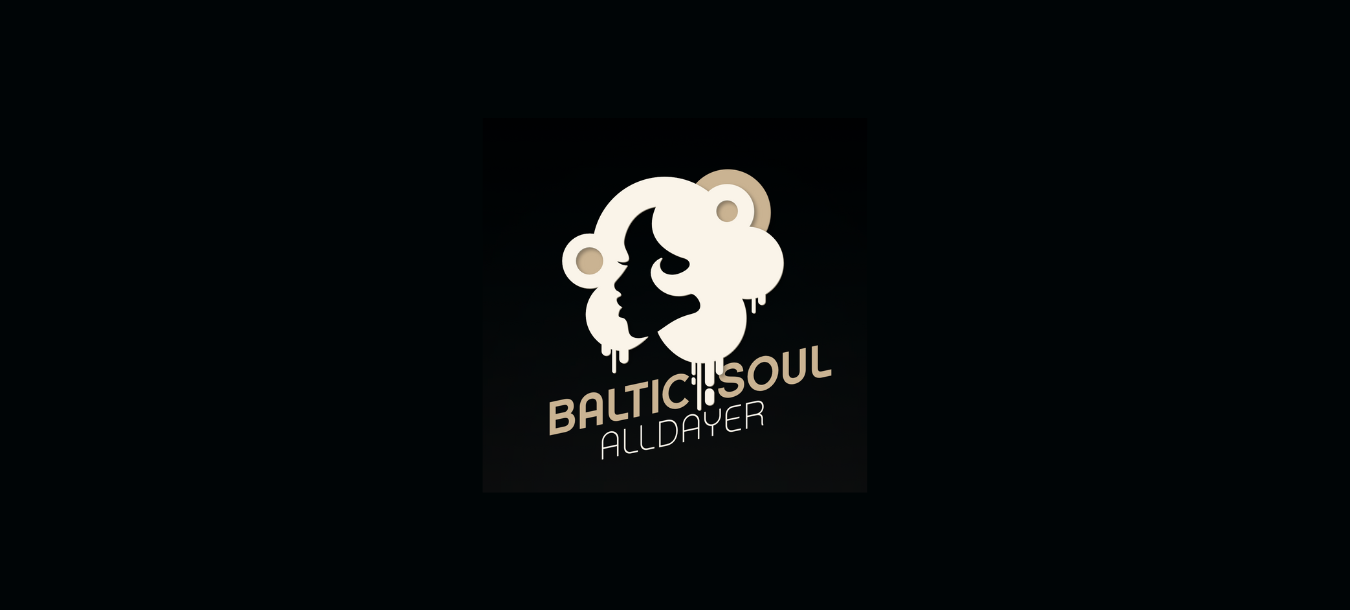 Logo mit stilisierter Silhouette eines Frauenkopfes mit runden Ohrringen über dem Schriftzug „BALTIC SOUL ALLDAYER” auf schwarzem Hintergrund.